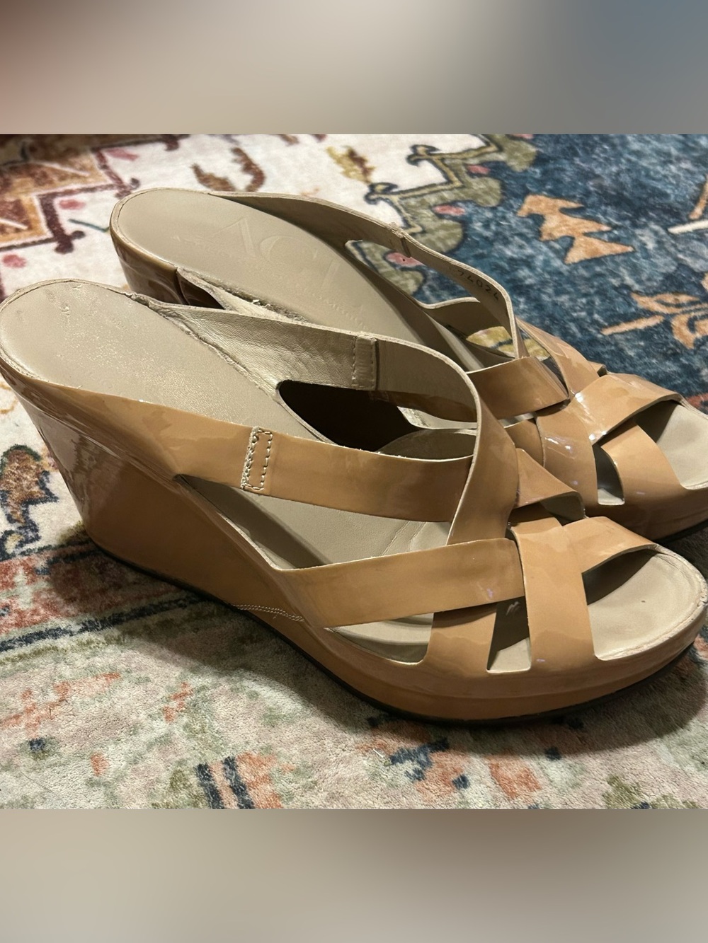 AGL PATENT LEATHER CRISS CROSS WEDGE SANDALS SIZE 38/8